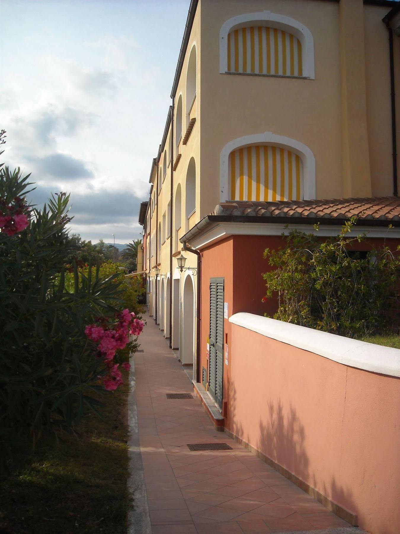 Residence Il Borgo Орозеи Экстерьер фото